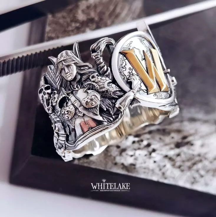 Оригинальное кольцо «WARCRAFT» вид сбоку крупным планом