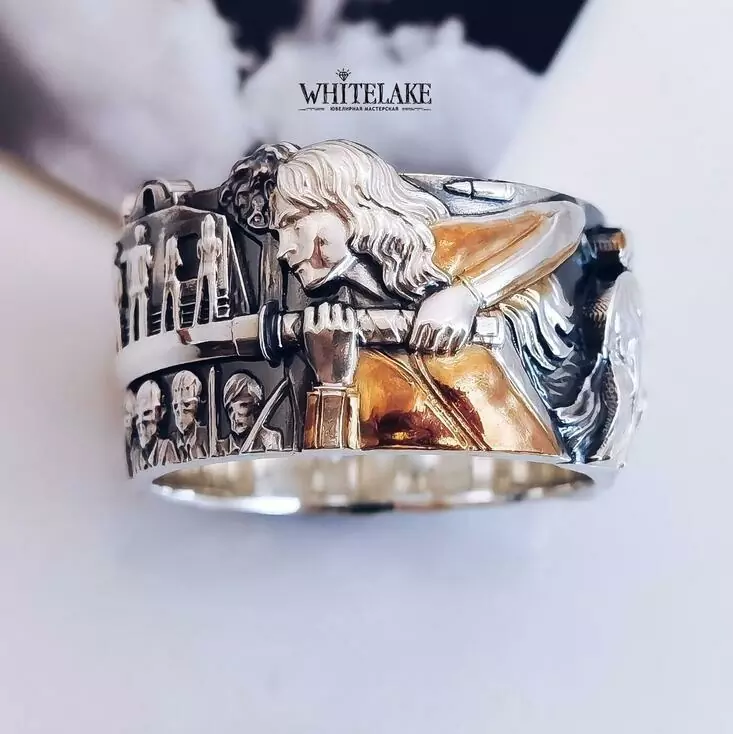 Оригинальное кольцо «Убить Билла» крупным планом
