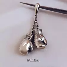 Необычный мужской кулон Боксёрские перчатки на белом фоне